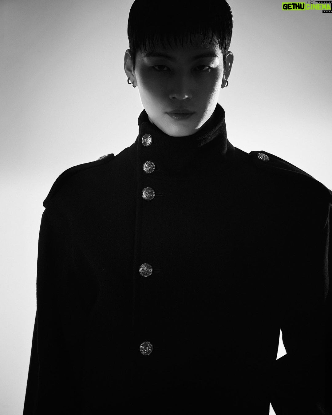 Im Jae-beom Instagram - WE ALL SAILIN @jaybnow.hr 제이비JAY B는 그의 생각을 잔잔하고 꾸준하게 현실로 만들어가고 있다. 언젠가 그의 여정을 들여다보면 가장 멀리에 있는 자신의 목적지에 올곧은 방향으로 누구보다 먼저 도착해 있지 않을까 기대를 품게 되는. JAY B is calmly and steadily turning his ideas into reality. If one day someone looks into his journey, he will arrive at his destination in the right direction before anyone else. Editor Park Wanhee Fashion Hyun Kukseon Photography Lee Jongho Art Lee Jaedong Hair Nana Makeup Nuni #JAYB #제이비 더 많은 화보와 기사는 10월호에서 만나볼 수 있습니다. Check out more of our editorials and articles in KOREA October print issue.