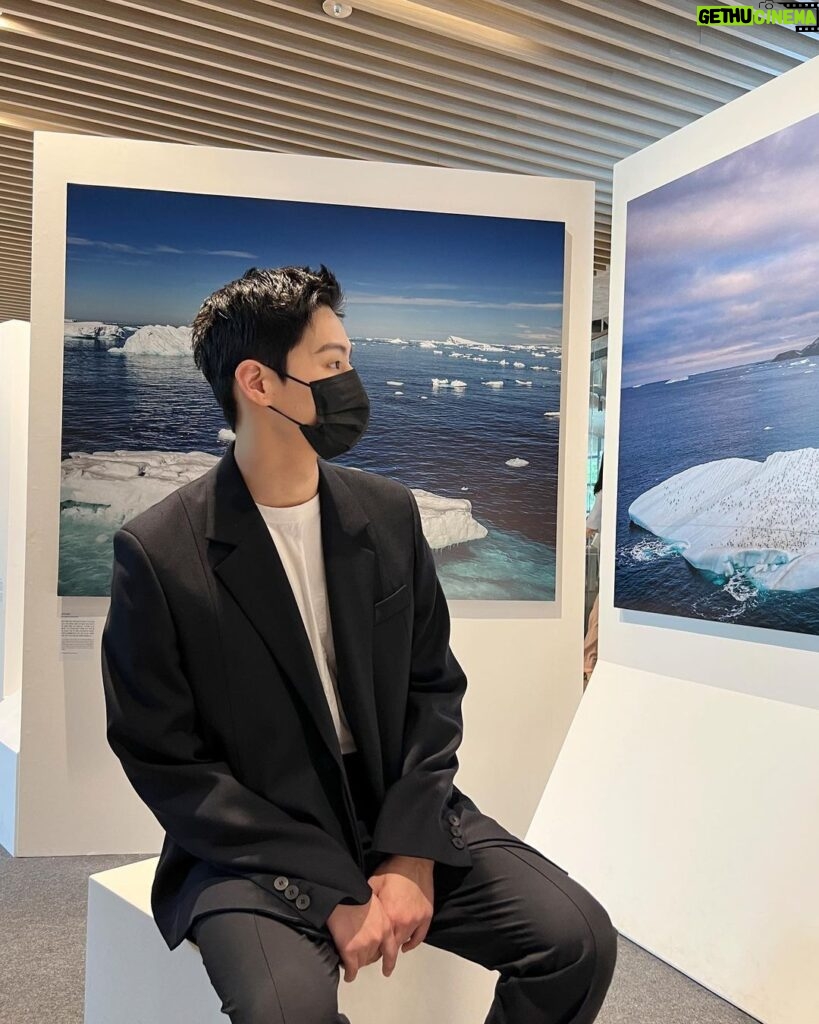 Im Jae-beom Instagram - 바다에 대해 늘 신경 써주셔서 감사합니다.🌊🌊 @greenpeacekorea #그린피스 #남극사진전 #30x30