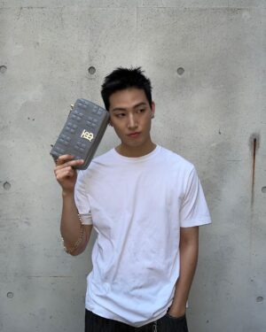 Im Jae-beom Instagram - #TheLolaBag #Burberry #ad @Burberry @riccardotisci17
🙏🏼🙏🏼🙏🏼🙏🏼🙏🏼
