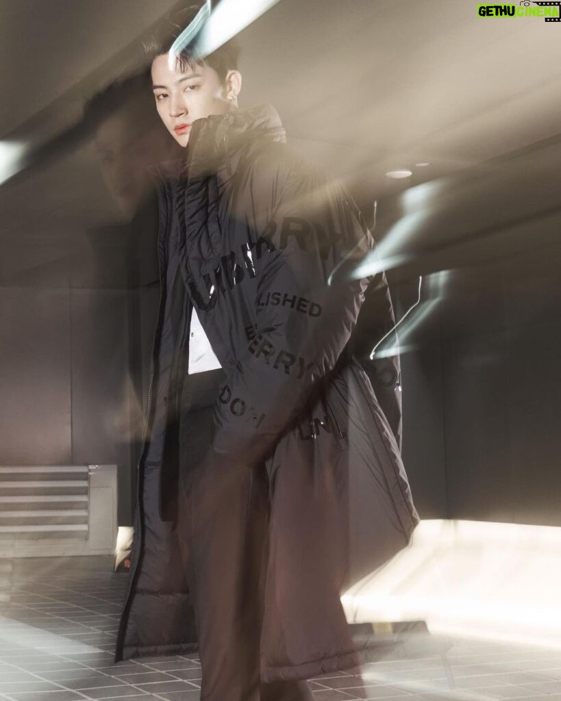 Im Jae-beom Instagram - #Ad 💙💙💙 #BurberryOuterwear #Burberry