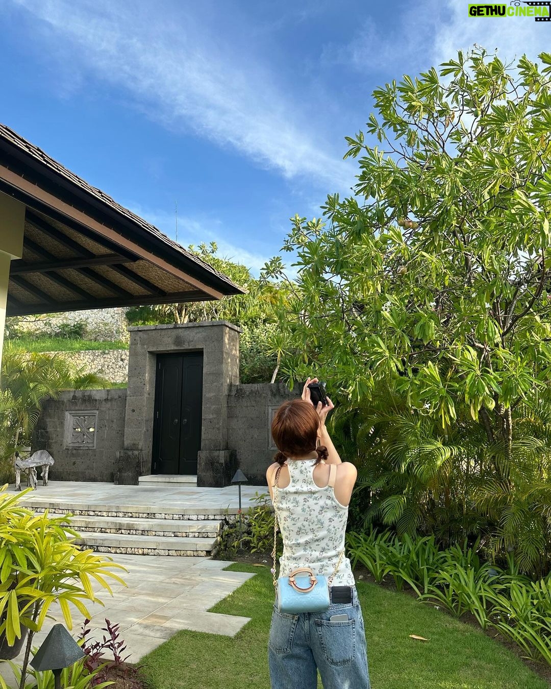 Im Na-yeon Instagram - 뒤죽박죽 발리 모음집 시자악,, 🏝️🍃☀️🌳🌷🌊