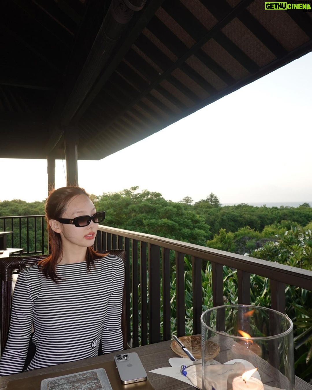 Im Na-yeon Instagram - 뒤죽박죽 발리 모음집 시자악,, 🏝️🍃☀️🌳🌷🌊