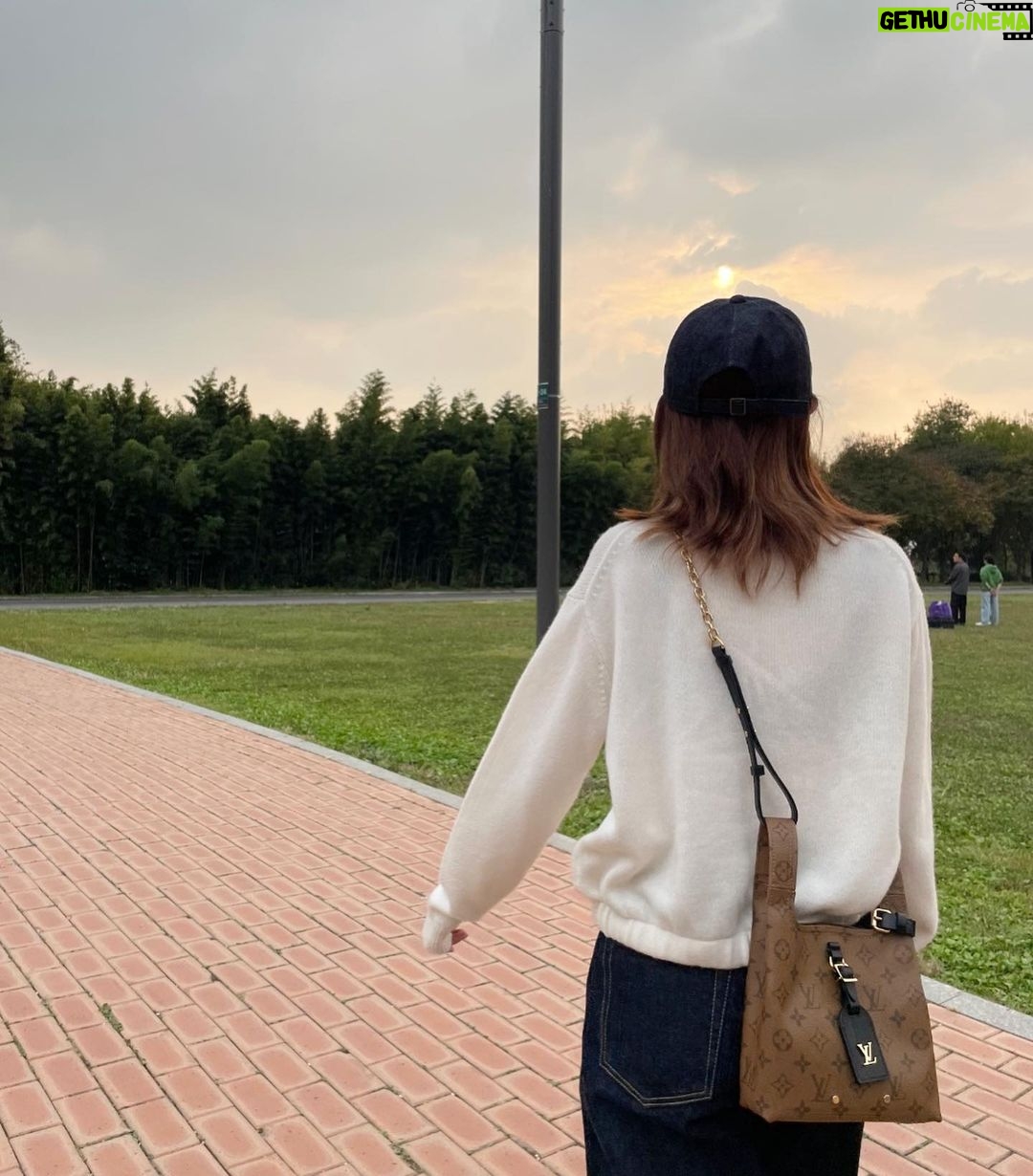 Im Na-yeon Instagram - #ę´ęł đđđ @louisvuitton @nicolasghesquiere #LVPrefall23 #LouisVuitton
