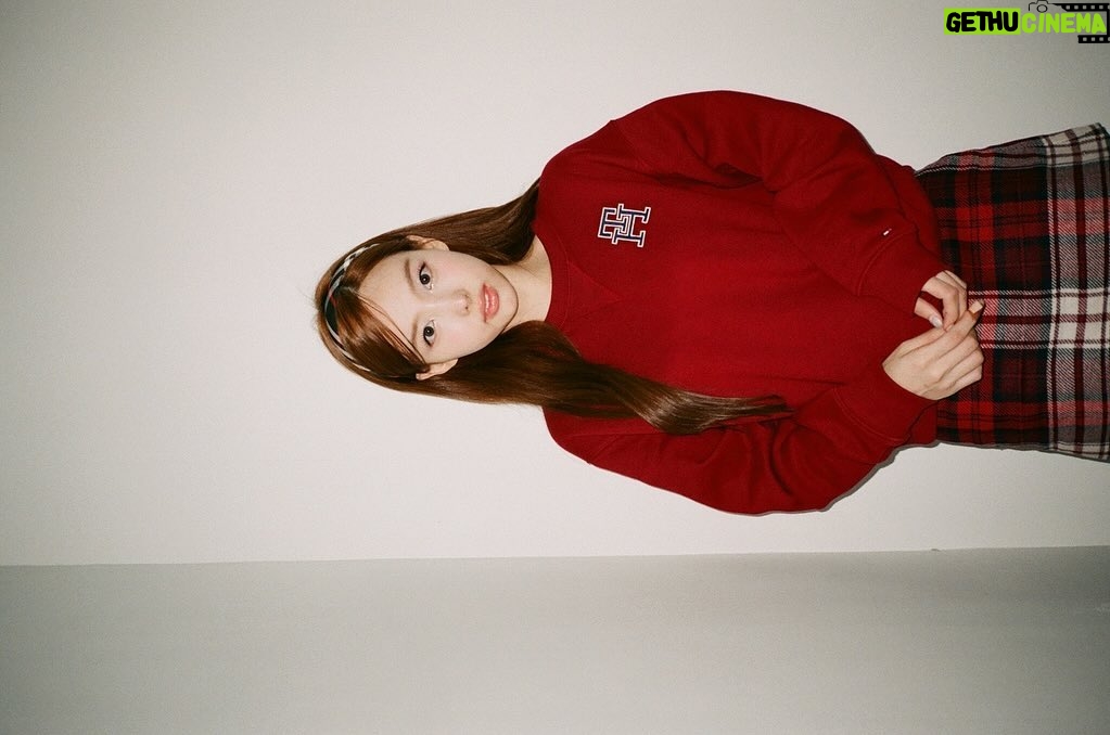 Im Na-yeon Instagram - 🥀🥀 #광고 #tommyhilfiger