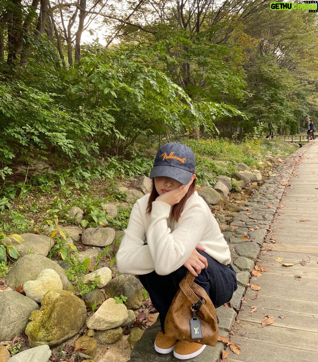 Im Na-yeon Instagram - #ę´ęł đđđ @louisvuitton @nicolasghesquiere #LVPrefall23 #LouisVuitton