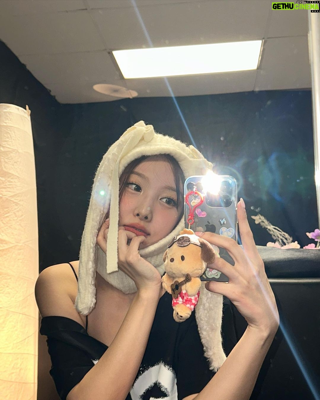 Im Na-yeon Instagram - in Bangkok with 탄챠코🐰🐾