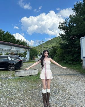 Im Na-yeon Instagram - ☁️No Problem☁️ 잘 들었나요 원스🩵🩷 올 해 생일도 함께 축하해줘서 고마워요! 이번 라이브 클립은 매 년 진심으로 축하 해 주는 원스들의 어마어마 한 마음에 대한 내 작은 보답,,💝 곧!! 만나자아🍬🍬🍬