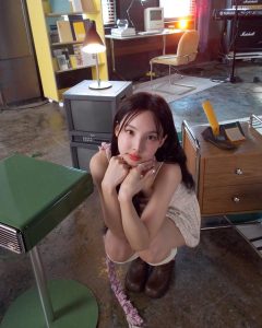 Im Na-yeon Instagram - ☁️No Problem☁️ 잘 들었나요 원스🩵🩷 올 해 생일도 함께 축하해줘서 고마워요! 이번 라이브 클립은 매 년 진심으로 축하 해 주는 원스들의 어마어마 한 마음에 대한 내 작은 보답,,💝 곧!! 만나자아🍬🍬🍬