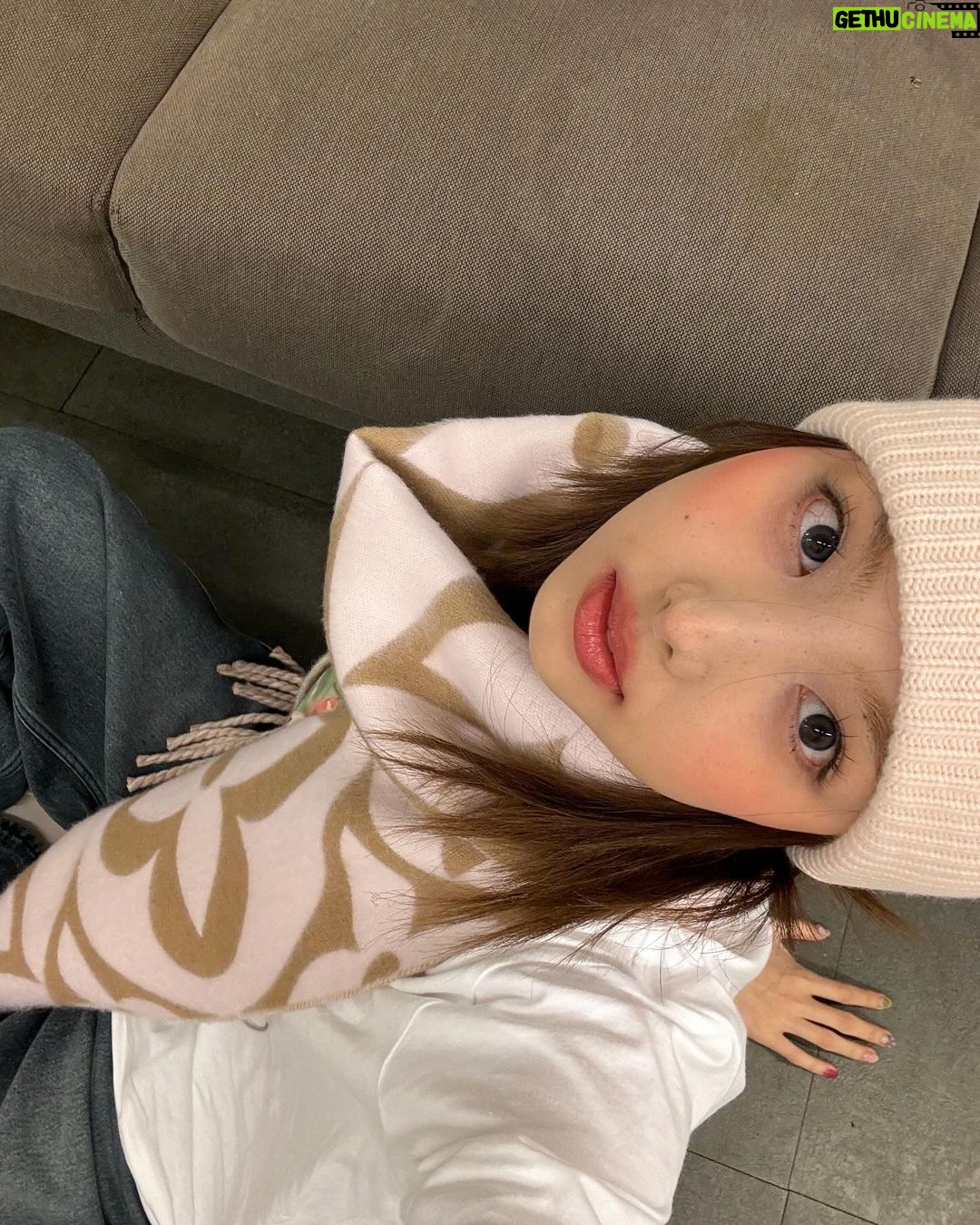 Im Na-yeon Instagram - #ę´ęł đâď¸đ @louisvuitton