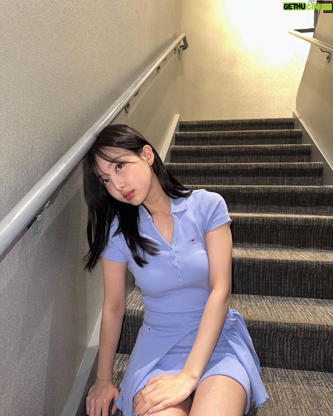 Im Na-yeon Instagram - ☁️☁️☁️ #ad #tommyjeans #타미진스