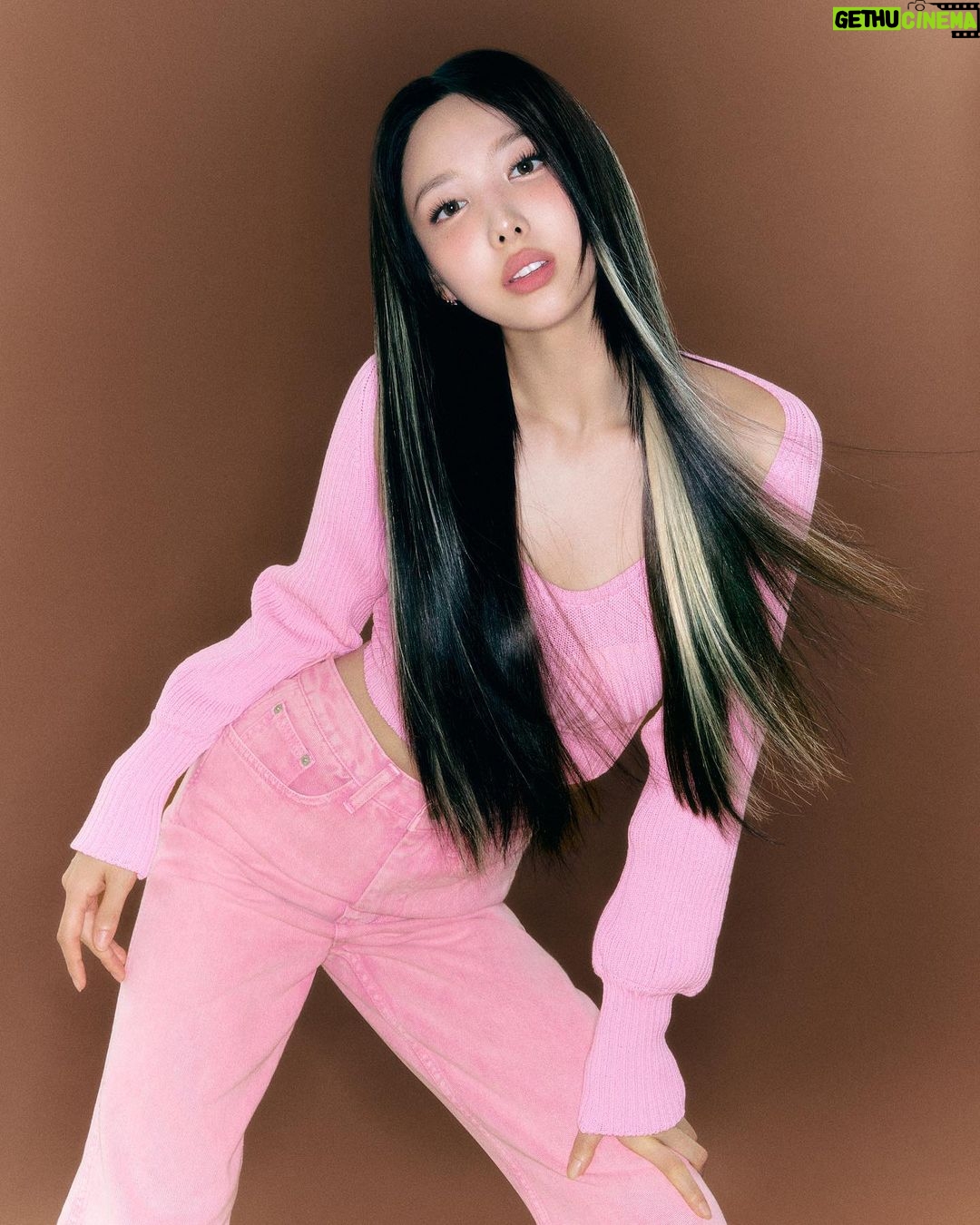 Im Na-yeon Instagram - @healingbird_official 🤎🎀🤎