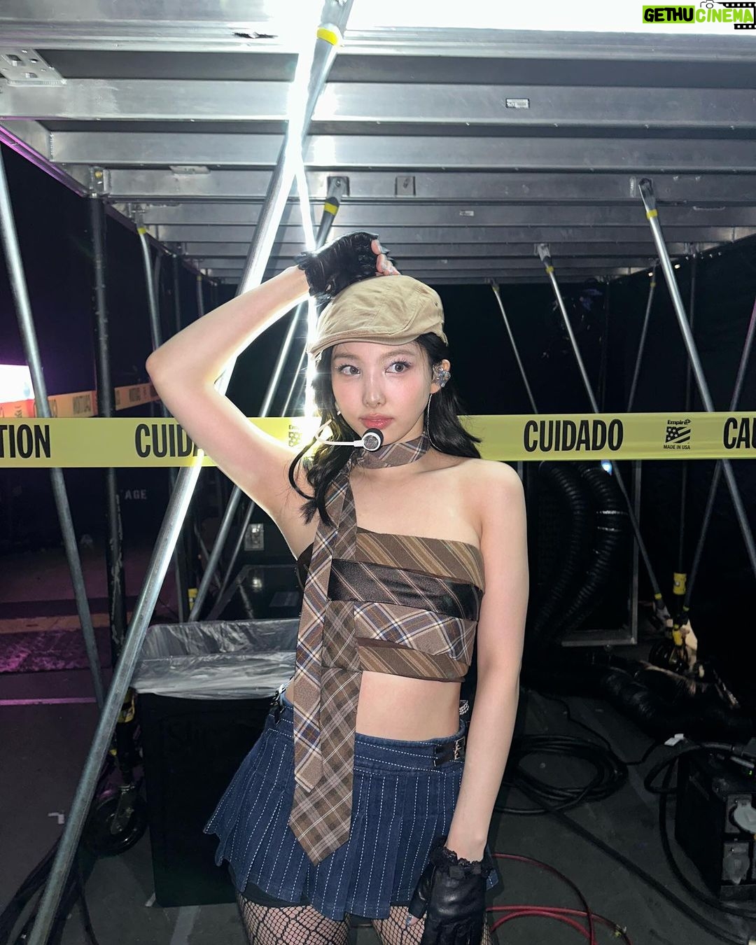 Im Na-yeon Instagram - Now I can afford to take pictures. I'll take a lot of pictures from now on 🧸