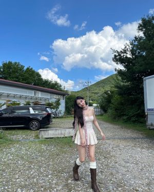 Im Na-yeon Instagram - ☁️No Problem☁️ 잘 들었나요 원스🩵🩷 올 해 생일도 함께 축하해줘서 고마워요! 이번 라이브 클립은 매 년 진심으로 축하 해 주는 원스들의 어마어마 한 마음에 대한 내 작은 보답,,💝 곧!! 만나자아🍬🍬🍬