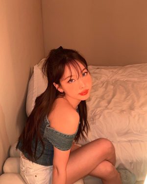 Im Na-yeon Instagram - Hello, my swan 🦢