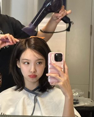 Im Na-yeon Instagram - 🪞🪞+🍓