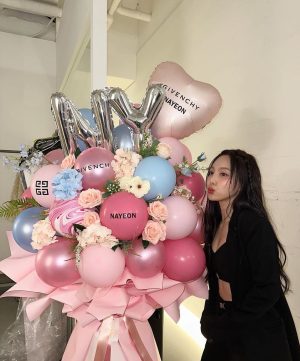 Im Na-yeon Instagram - @givenchybeauty 💐