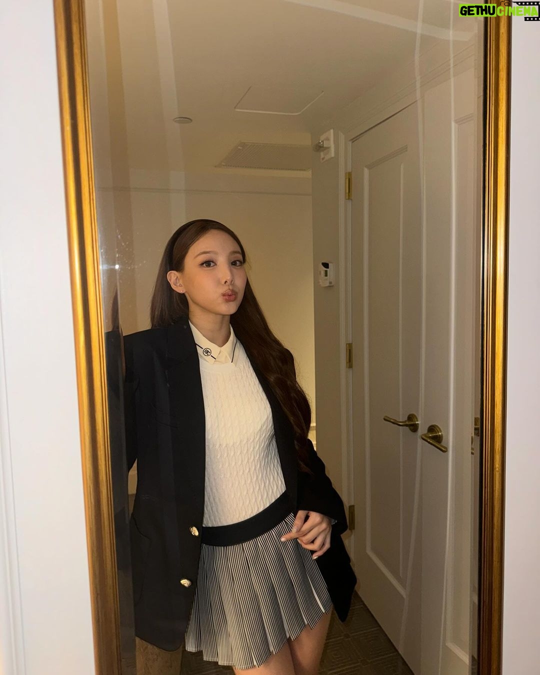 Im Na-yeon Instagram - 🌹 #NYFW2024 #TommyHilfiger #타미힐피거 @tommyhilfiger