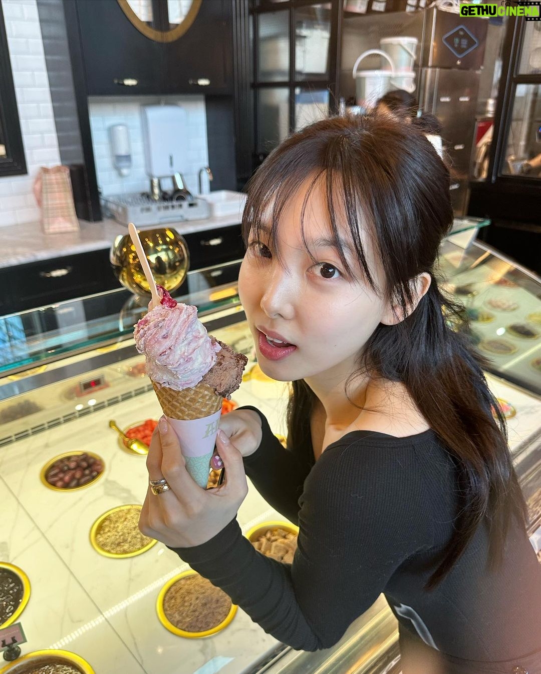 Im Na-yeon Instagram - My messy hair and perfect hazelnut gelato 🍦