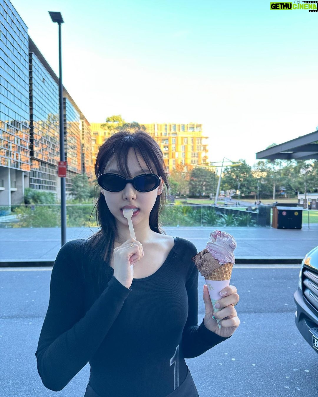 Im Na-yeon Instagram - My messy hair and perfect hazelnut gelato 🍦