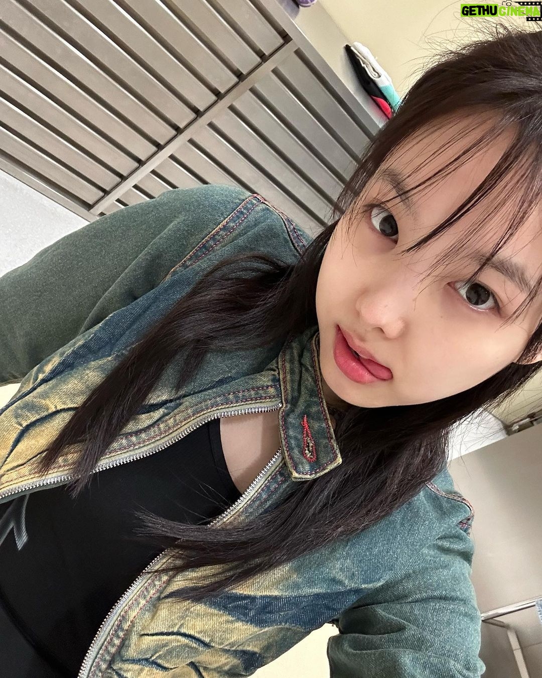 Im Na-yeon Instagram - My messy hair and perfect hazelnut gelato 🍦