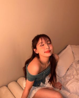 Im Na-yeon Instagram - Hello, my swan 🦢