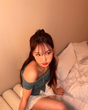 Im Na-yeon Instagram - Hello, my swan 🦢