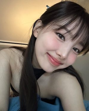 Im Na-yeon Instagram - 어제의 여워