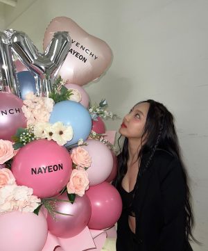 Im Na-yeon Instagram - @givenchybeauty 💐