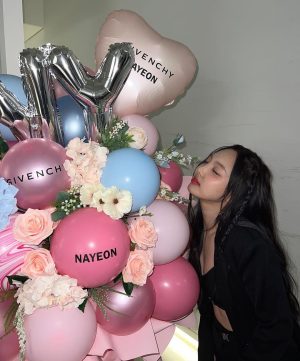 Im Na-yeon Instagram - @givenchybeauty 💐