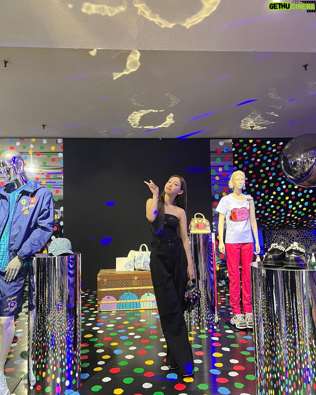 Im Na-yeon Instagram - #LVxYayoiKusama #LouisVuitton @louisvuitton