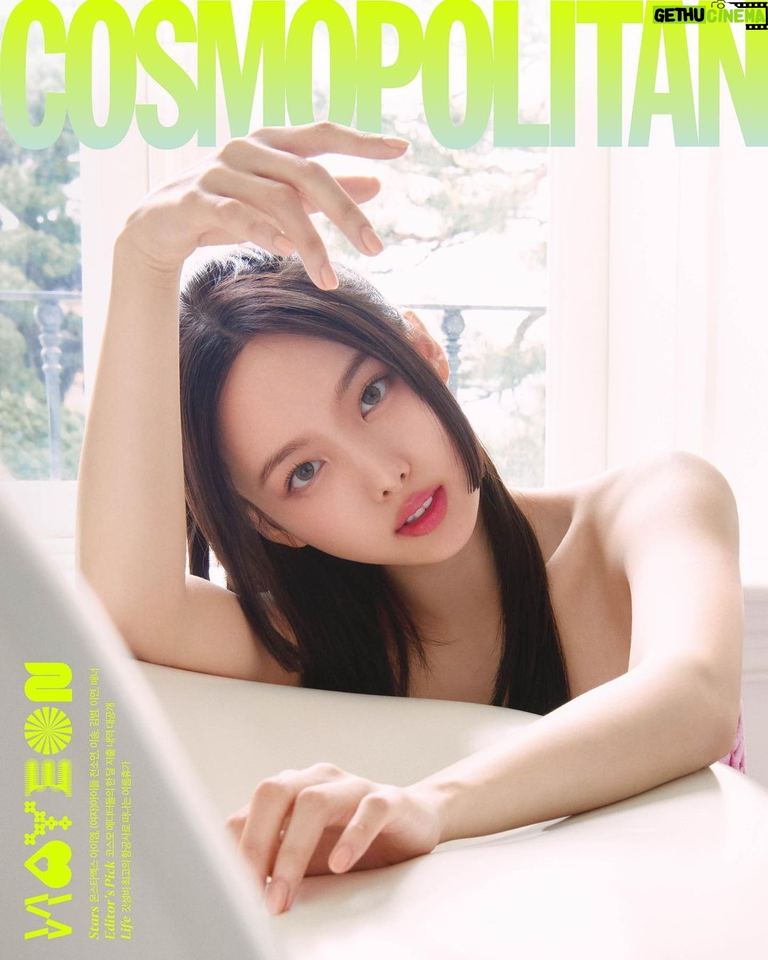 Im Na-yeon Instagram - @cosmopolitankorea @givenchybeauty 🧚