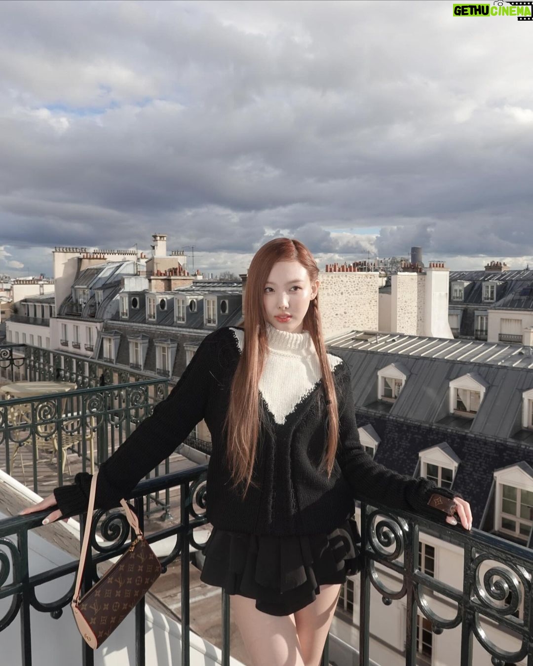 Im Na-yeon Instagram - #광고 🤍 #LVFW24 @louisvuitton @nicolasghesguiere