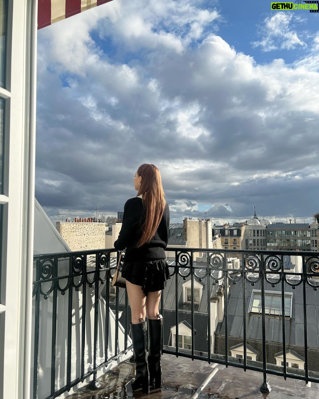 Im Na-yeon Instagram - #광고 🤍 #LVFW24 @louisvuitton @nicolasghesguiere