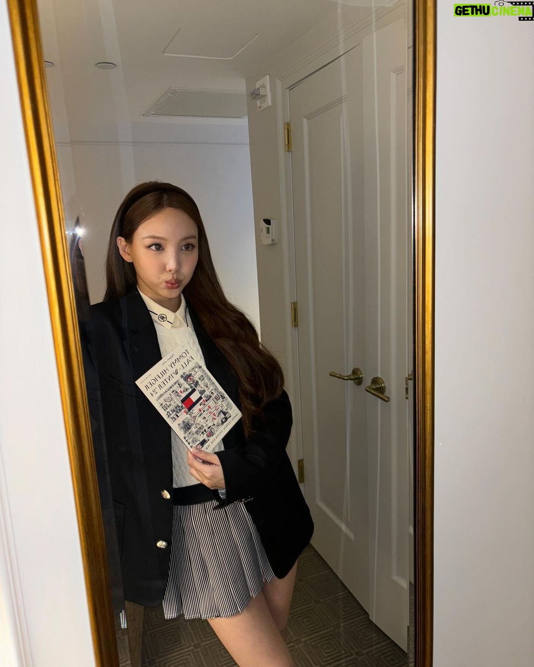Im Na-yeon Instagram - 🌹 #NYFW2024 #TommyHilfiger #타미힐피거 @tommyhilfiger