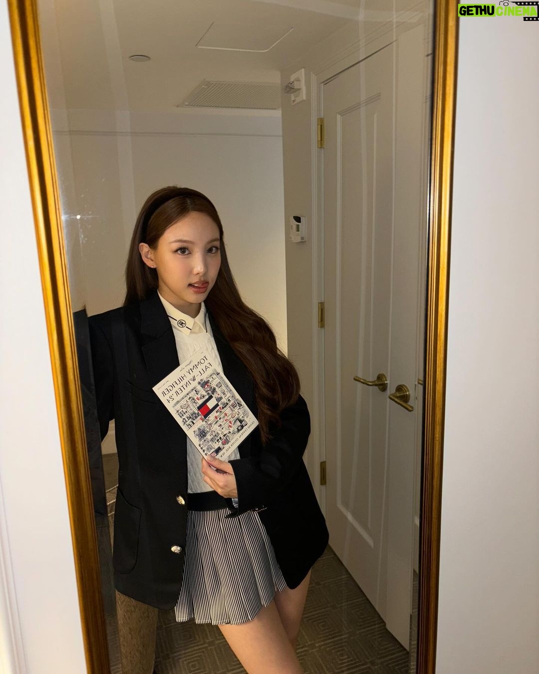 Im Na-yeon Instagram - 🌹 #NYFW2024 #TommyHilfiger #타미힐피거 @tommyhilfiger