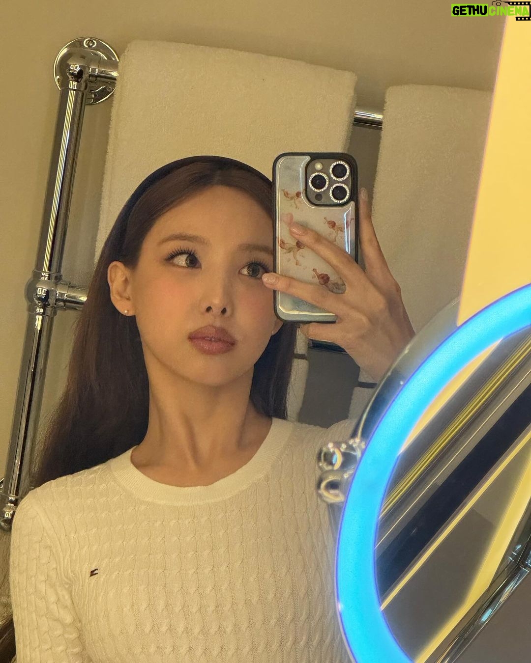 Im Na-yeon Instagram - 🌹 #NYFW2024 #TommyHilfiger #타미힐피거 @tommyhilfiger