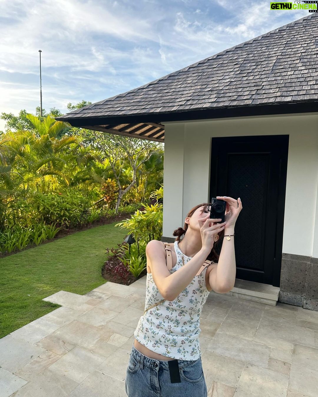 Im Na-yeon Instagram - 뒤죽박죽 발리 모음집 시자악,, 🏝️🍃☀️🌳🌷🌊