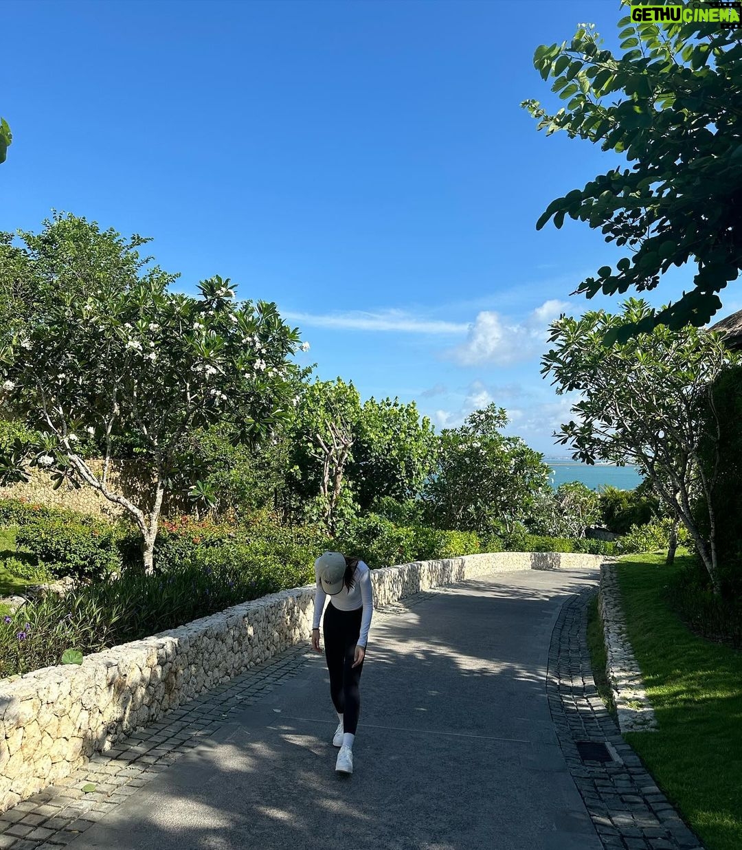 Im Na-yeon Instagram - 🪽🌷🌷🌷🪽