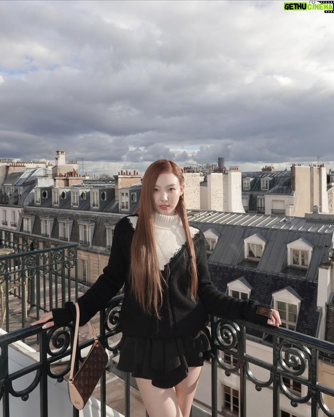 Im Na-yeon Instagram - #광고 🤍 #LVFW24 @louisvuitton @nicolasghesguiere