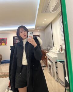 Im Soo-hyang Instagram - 연극한다고 가을시즌은 못갔지만 겨울 골프 준비 완료 🏌️‍♀️ 실력은 안완료 그래 뭐 장비빨이지 😊 더 추워지기 전에!! #AD #likkgolf #릭크골프 #골프웨어 #필드룩 @likkgolf