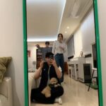 Im Soo-hyang Instagram - 고등학생 수향이는 첫기획사에서 신지오빠를 만나고 데뷔를 한 수향이는 신기생뎐에서 손자 현빈오빠를 만나서 아직도 술 한 잔 없이 새벽까지 수다 떨며 철 없는 애들처럼 잘 놀고있습니다 🐥 가끔 유행하는 것을 슬쩍 따라 해보는 척 재롱을 떨기도 하구요 😂 Feat. 뒤늦은 #스모크챌린지 같지않은 그렇지만 챌린지 같은 그런 요상한 춤을 추는 노래방동기와 뒷구르기해도 잘한다라고 해주는 착하신 많이 부은 사람