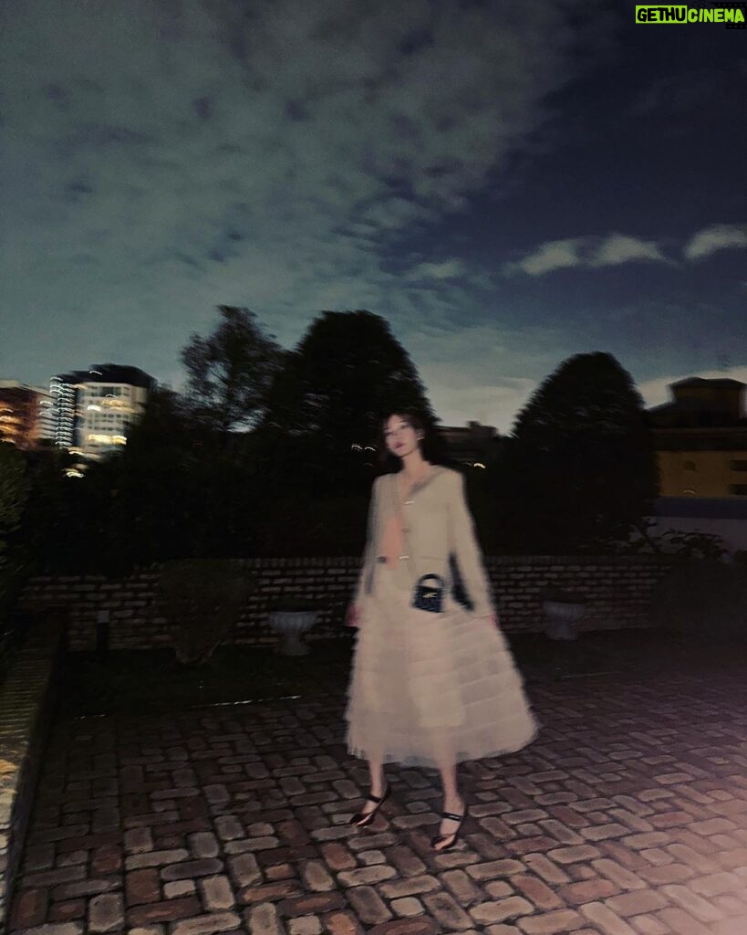 Im Soo-hyang Instagram - 가을밤 🍂 🍂 @besti_belli