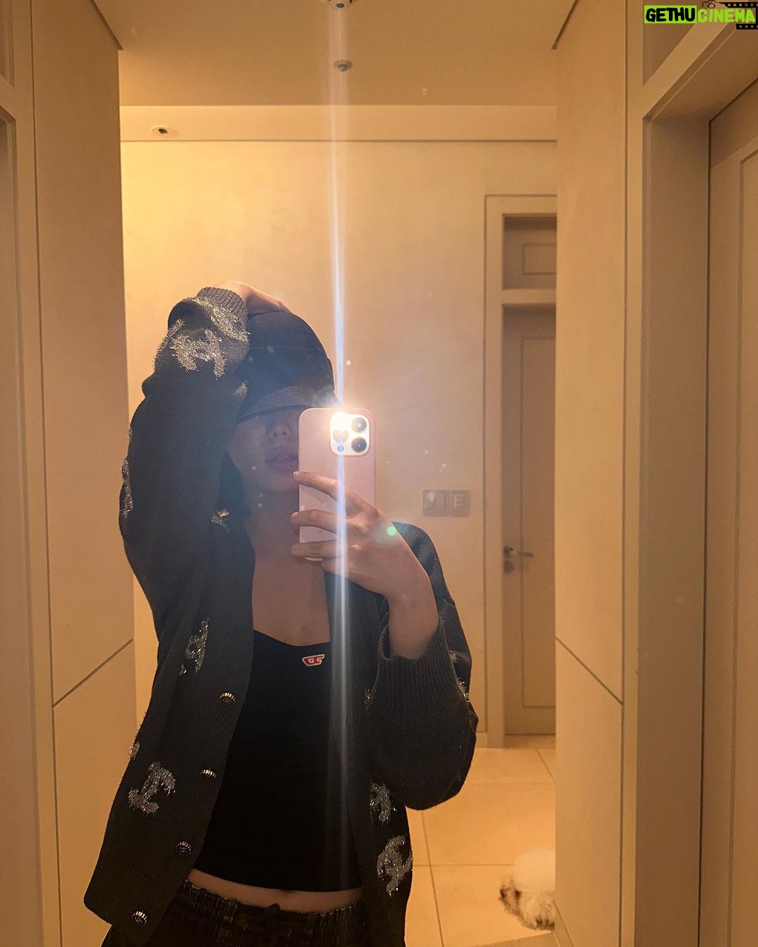Im Soo-hyang Instagram - MZ들아 거울샷 찍을 때 루돌프 코는 나만되는거니?? ㅇㅅㅇ?