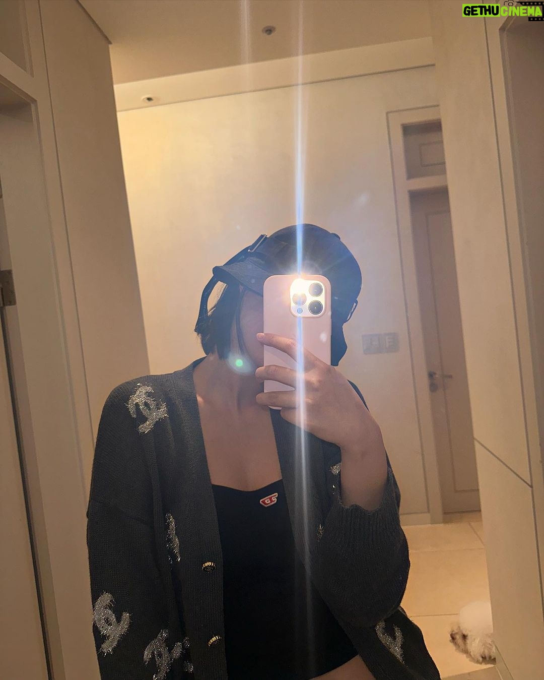 Im Soo-hyang Instagram - MZ들아 거울샷 찍을 때 루돌프 코는 나만되는거니?? ㅇㅅㅇ?