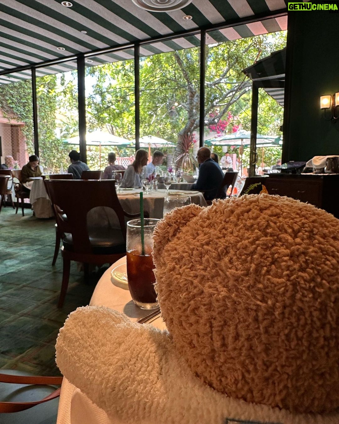 Im Soo-hyang Instagram - 지상낙원🏝️ Beverly Hills Hotel