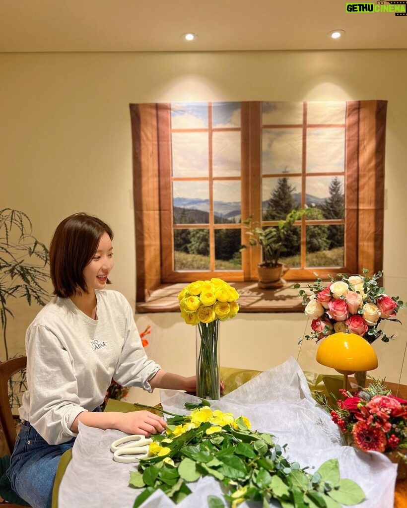 Im Soo-hyang Instagram - 공연하면서 보내주신 꽃 선물에 집안이 아주 화사해졌어요💗