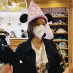 Im Soo-hyang Instagram – 떠나자 디즈니랜두뤄어어어엌!!!!!!!!

디즈니랜드에 더이상 흥미없는 현지인과 혼자 신난 관광객이랄까