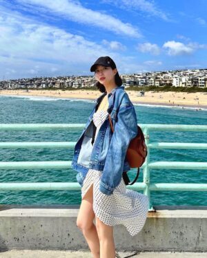 Im Soo-hyang Instagram - 예쁜 원피스 많이 가지고 왔는데 너무 춥고 힐도 가져왔는데 한번도 못신음 그냥 운동화나 두개 가져올걸 그랬나🙃