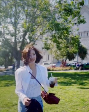 Im Soo-hyang Instagram - 사실 나는 걱정봇이라 걱정걱정걱정 하면서 살았는데 근심걱정은 좀 뒤로하고 다른 환경에서 새로운 사람들도 만나고 오랜만에 만난 사람들 사랑하는 사람들과 잘 먹고 잘 쉬고 건강하게 지내고 있어 🙂 아 맞다 세돌이도 
그러니까 다들 행복해야해💛