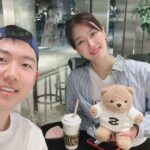 Im Soo-hyang Instagram - 일본에서 사촌오빠를 만났더랬다 엄마가 어렸을 적 내 인생의 동반자 팬더인형 세톨이🐻‍❄️를 몇년전에 버렸다고 사촌오빠에게 하소연했더니 생일선물로 세돌이를 사줬다 그렇게 세돌이와 함께하는 여행이 시작되었다 🐻😬